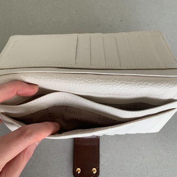 Michael Kors Large Wallet - Picture 4 of 6